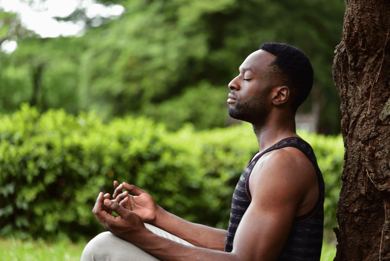 Meditação guiada: o que é, como funciona e como incluir na sua rotina com facilidade